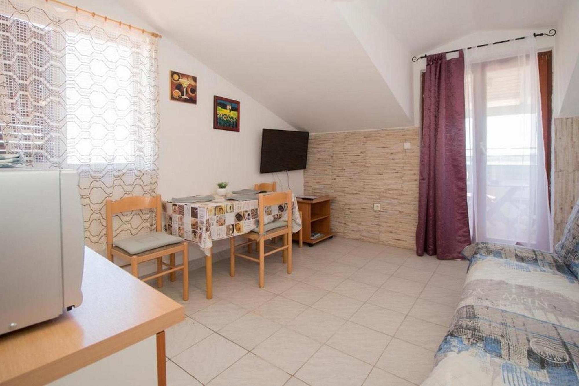 Rooms And Apartments Palma B&B 梅杜林 外观 照片